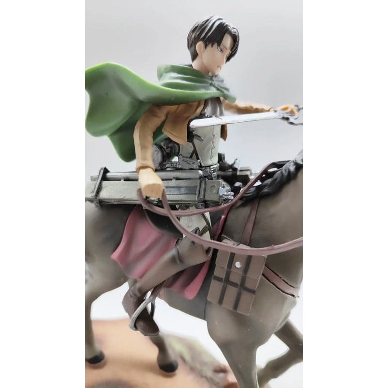 Figurine Rivaille Ackerman à cheval - Attaque des Titans